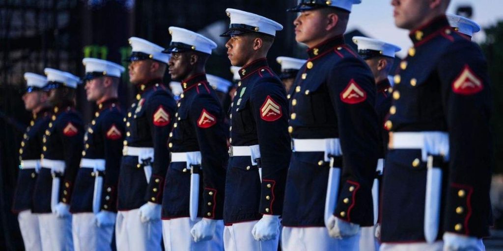 Hegseth quer expulsar militares trans, mas juntas da Marinha e dos Fuzileiros insistem em mantê-los