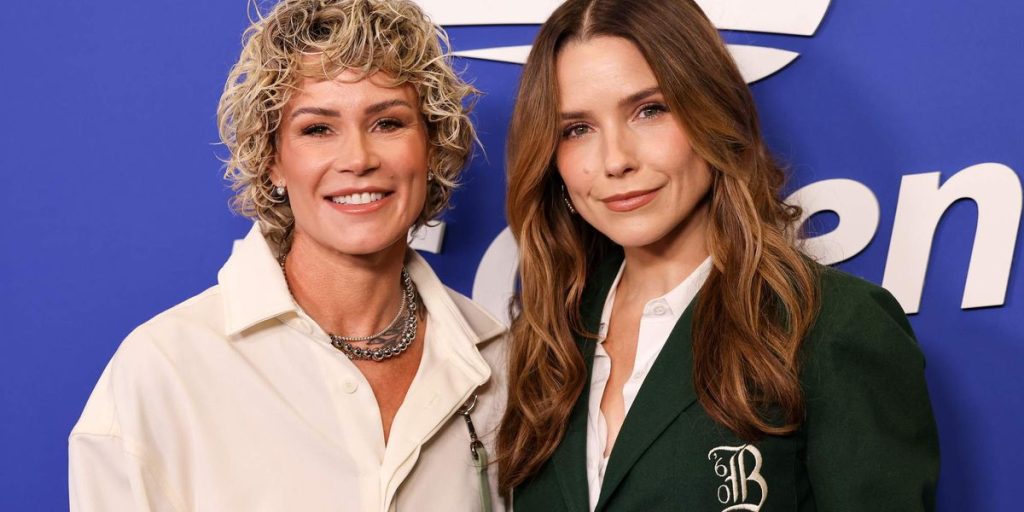 Sophia Bush nega traição no início do namoro com Ashlyn Harris: “Duas pessoas divorciadas foram jantar”