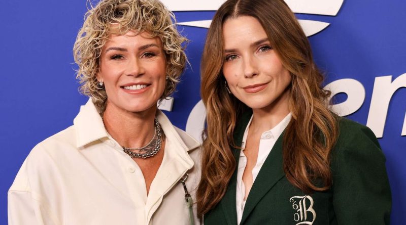 Sophia Bush nega traição no início do namoro com Ashlyn Harris: “Duas pessoas divorciadas foram jantar”