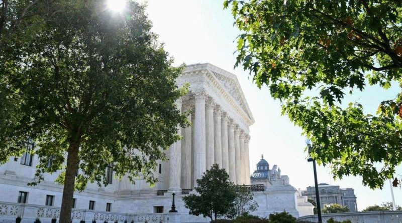 Suprema Corte dos EUA rejeita pedido de Trump para cortar atendimento médico de pessoas trans presas
